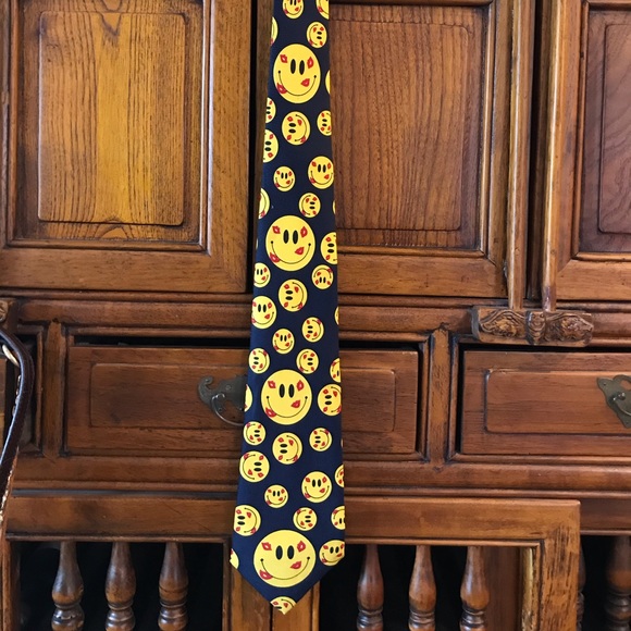 Brand: Deborah handmade Smiley Face Tie made in Korea 100% Polyester - Picture 5 of 10